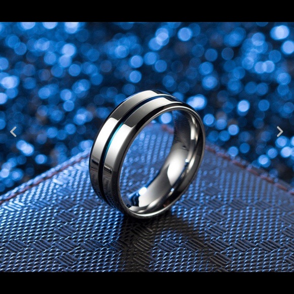 Men 8MM wide stainless steel titanium ring - Picture 5 of 5
